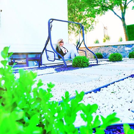 The Queen Airport Hotel-Round Trip Airport Service Arnavutkoy Exterior foto